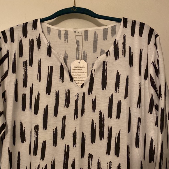 Womens dress. Size large. New with tags. Lightweight - Picture 2 of 5